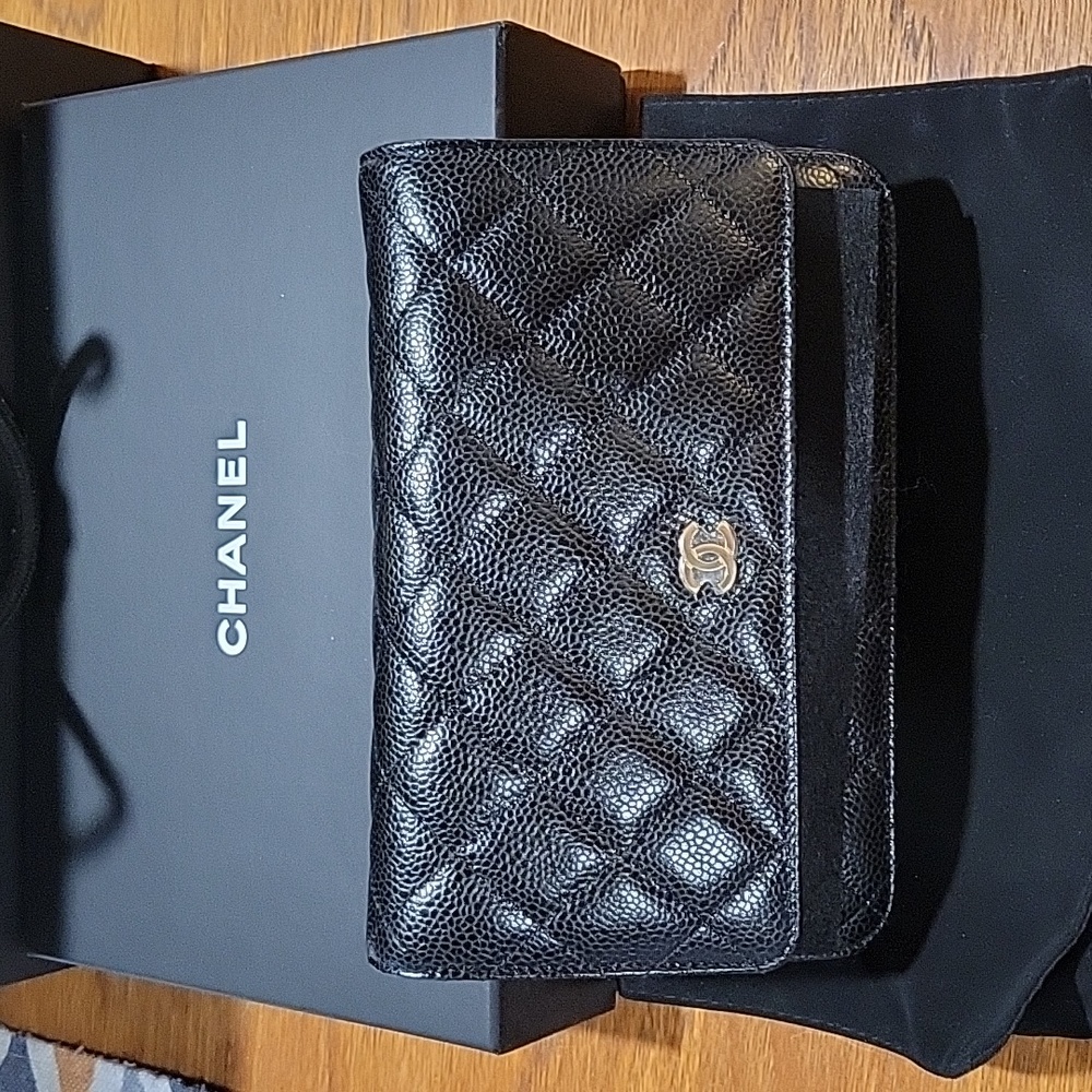 Pristine Classic Timeless Chanel Wallet on Chain WOC - Caviar Black w/Go…